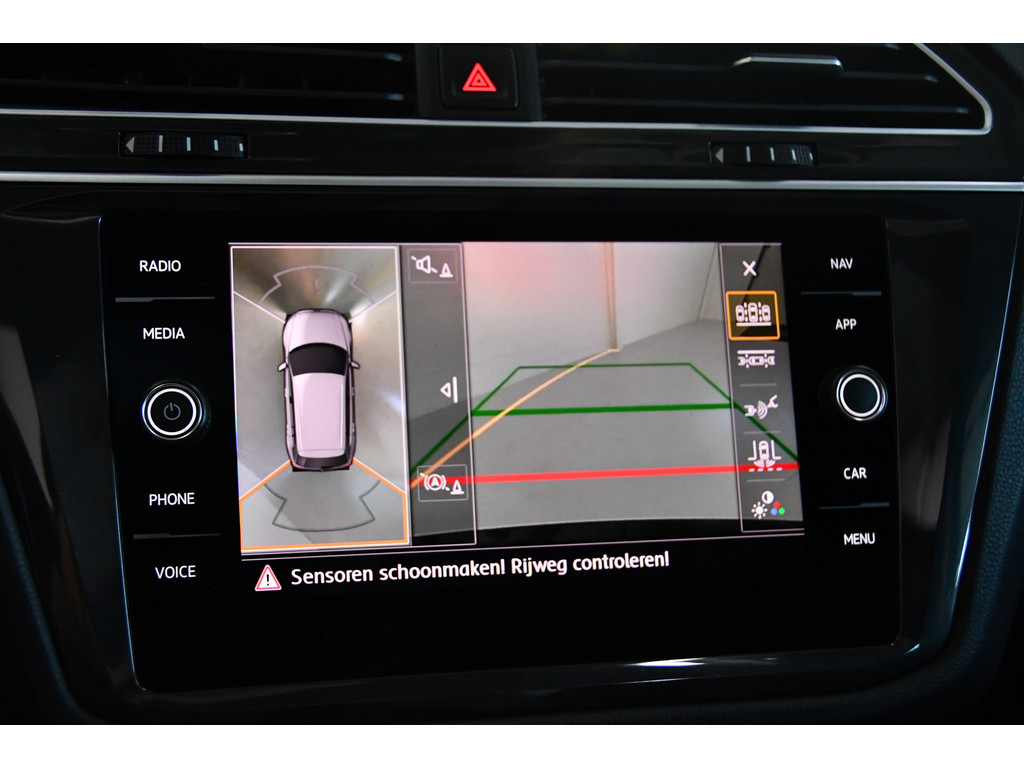 Volkswagen Tiguan 1.5 TSI R-line Camera/lane-assist/Memory/Pano 12