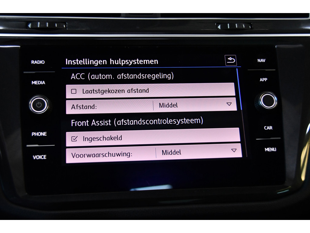 Volkswagen Tiguan 1.5 TSI R-line Camera/lane-assist/Memory/Pano 21