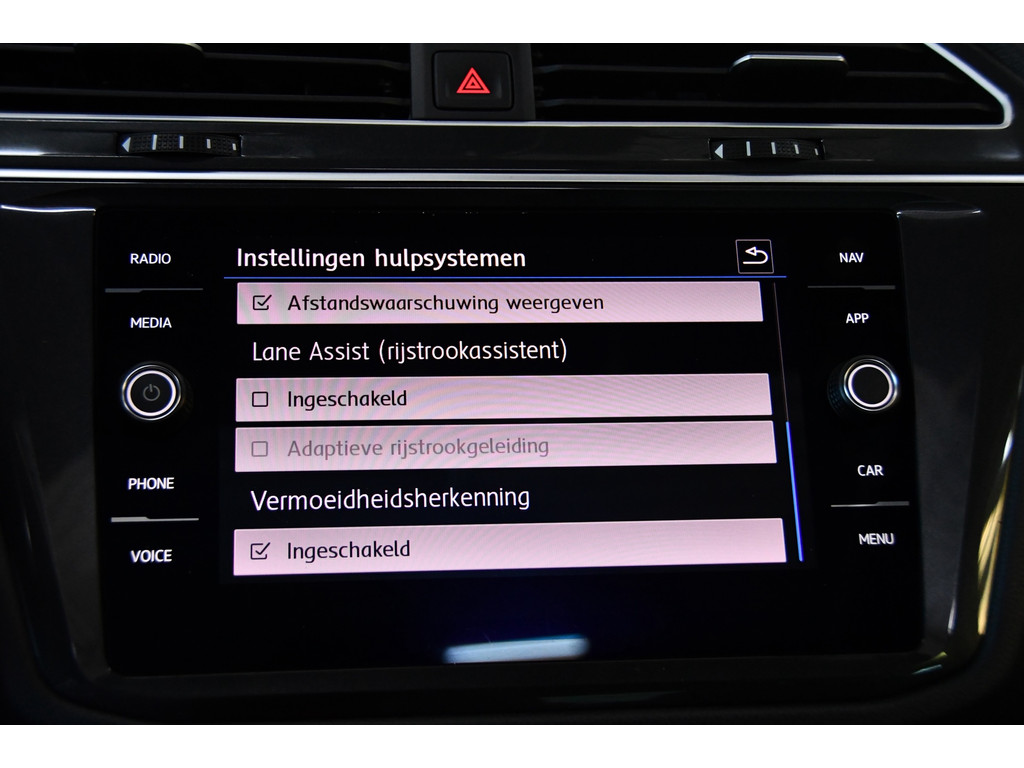 Volkswagen Tiguan 1.5 TSI R-line Camera/lane-assist/Memory/Pano 22