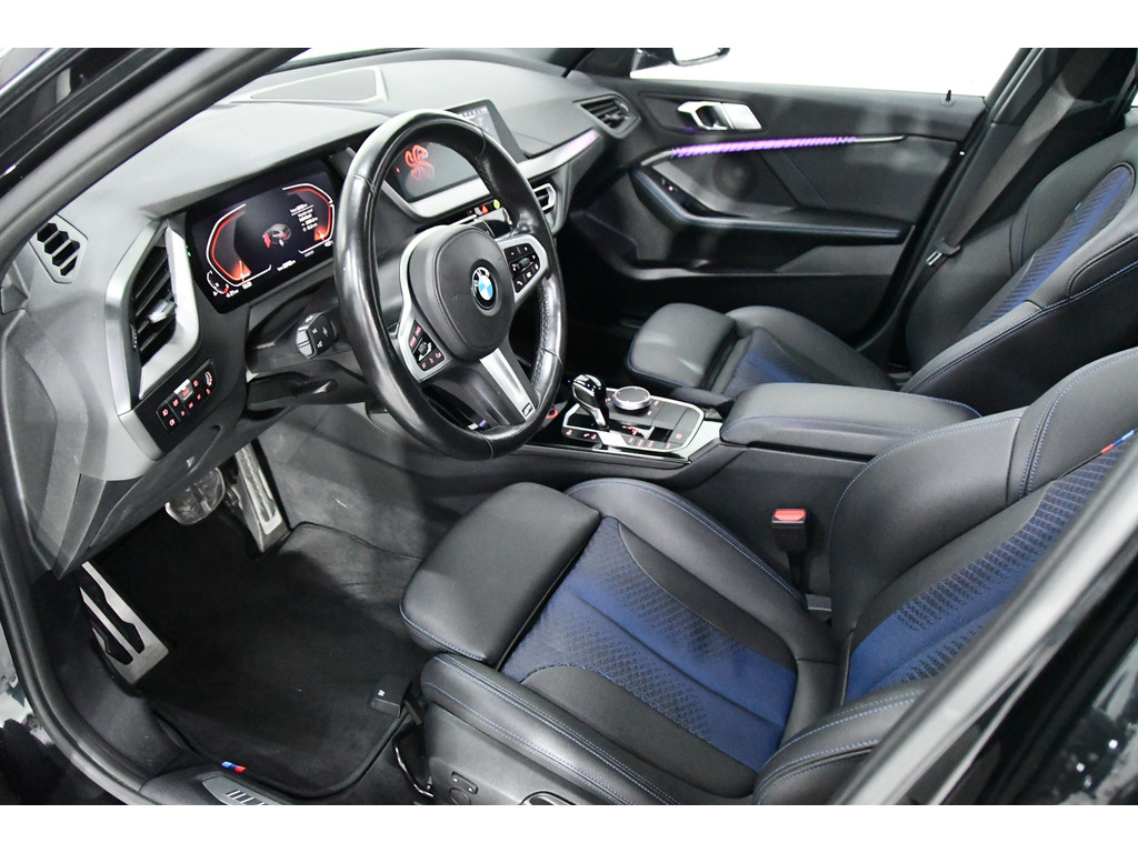 BMW 1-serie 118i High Executive, Pano, Sfeerverlichting, Applecarplay 4