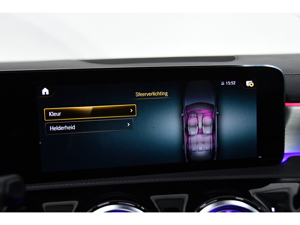 Mercedes-Benz A-klasse 200 AMG Line Pano Sfeer Cam 15