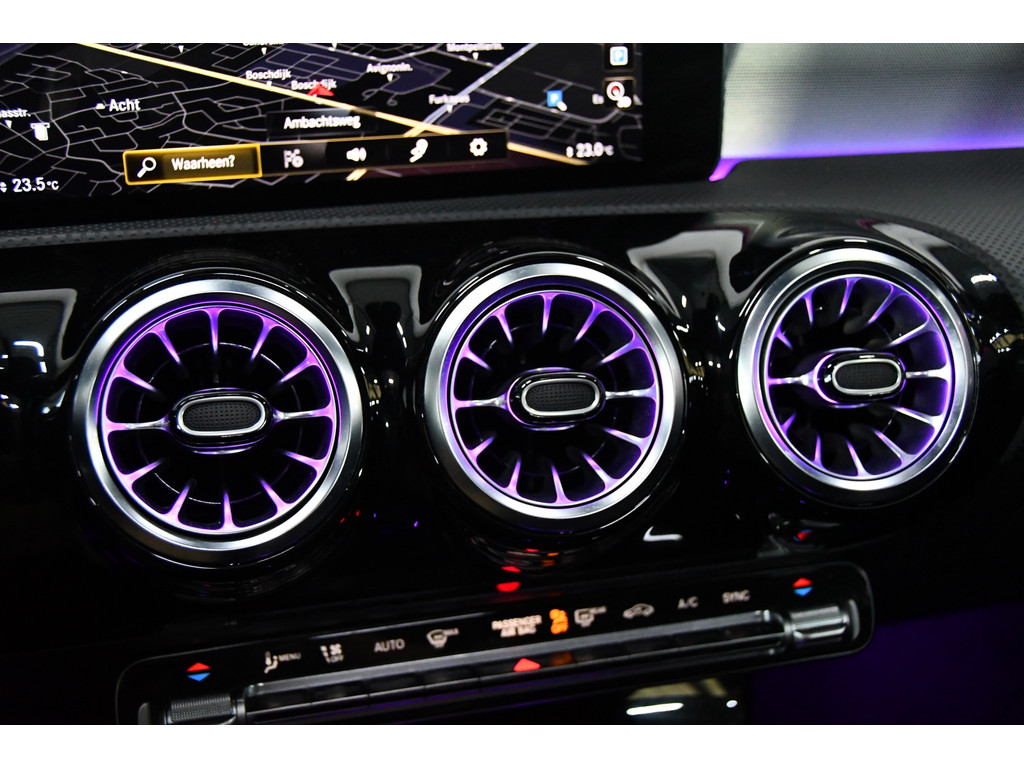 Mercedes-Benz A-klasse 200 AMG Line Pano Sfeer Cam 17