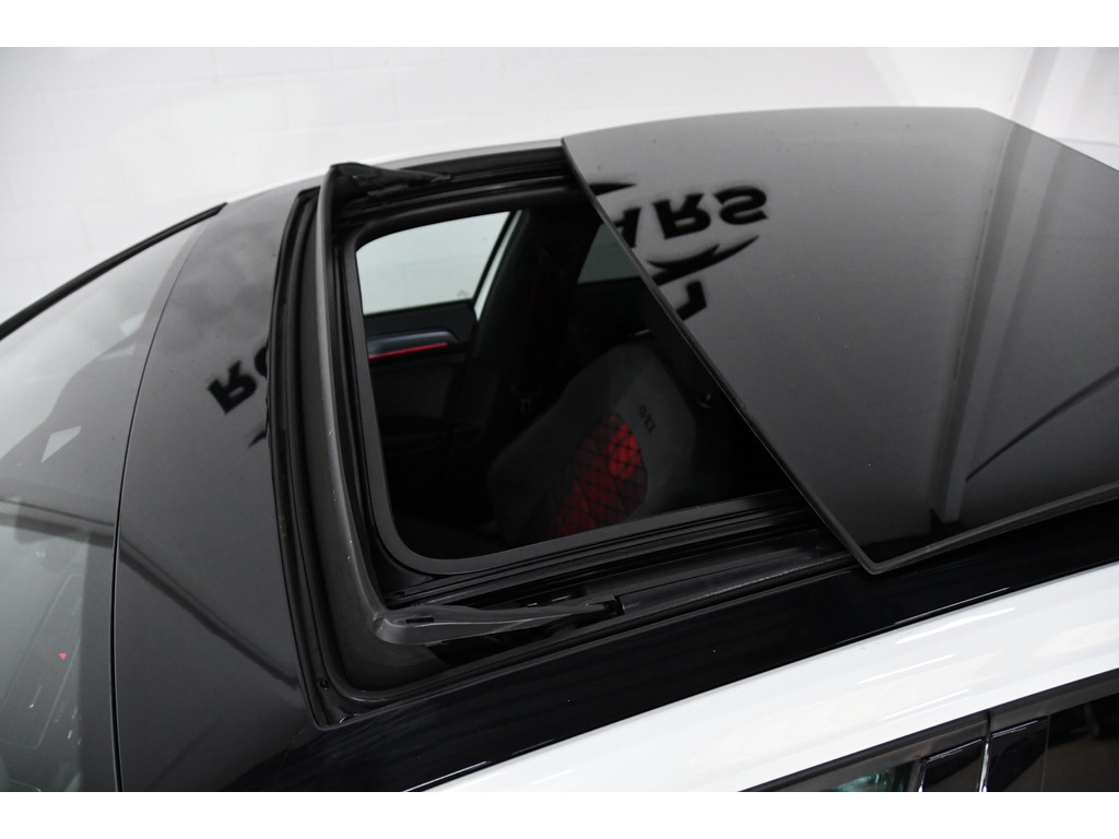 Volkswagen Golf 2.0 TSI GTI TCR Pano Keyless 2