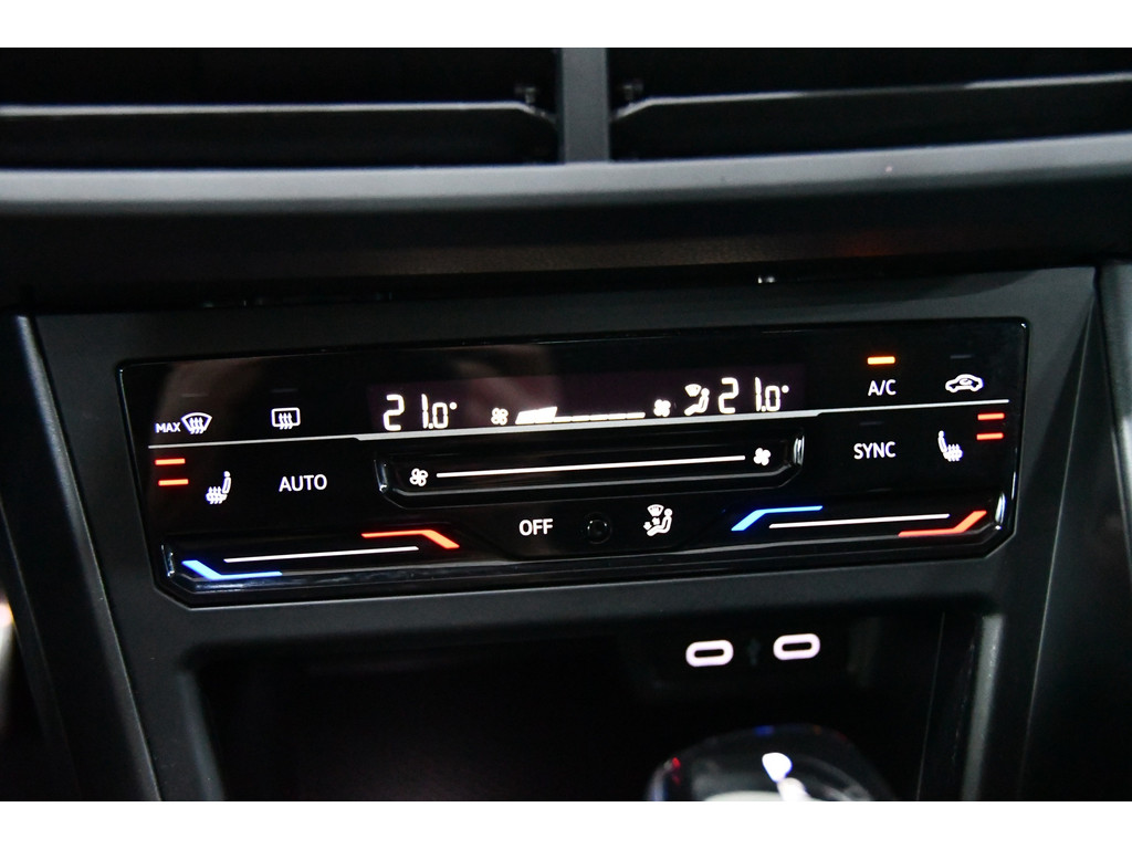 Volkswagen Taigo 1.5 TSI R-Line Pano keyless Camera 13