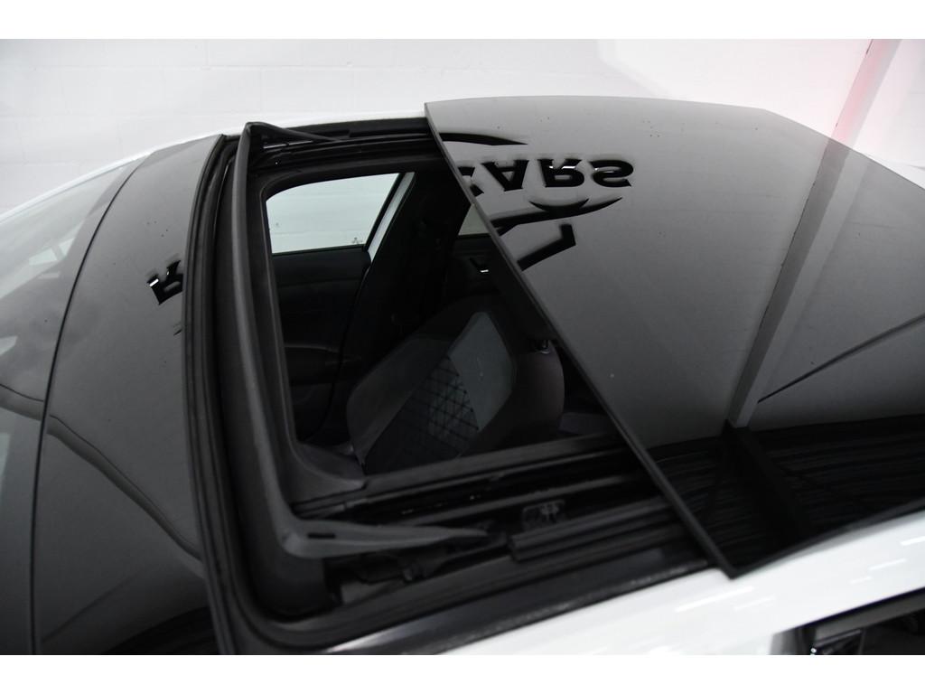 Volkswagen Taigo 1.5 TSI R-Line Pano keyless Camera 2