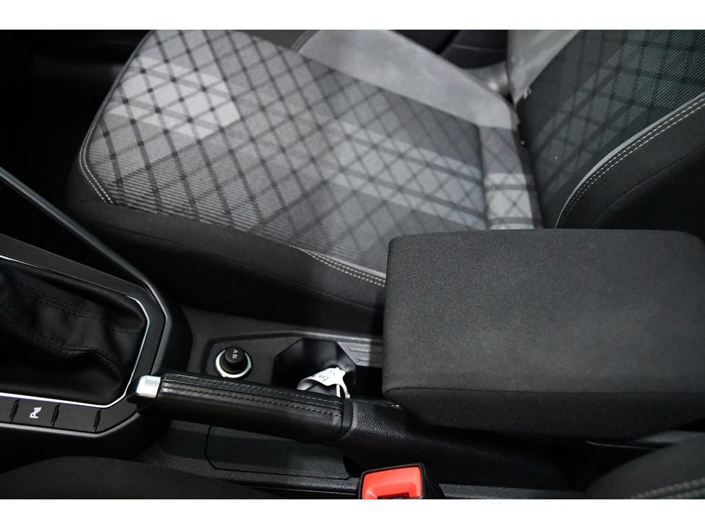 Volkswagen Taigo 1.5 TSI R-Line Pano keyless Camera 20