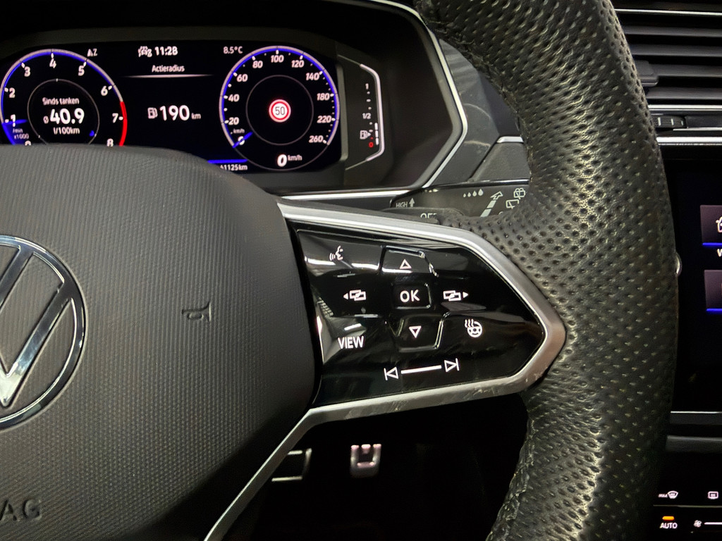 Volkswagen Tiguan 1.5 TSI R-Line Panoramadak, Applecarplay, Camera 17