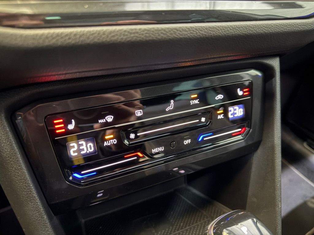 Volkswagen Tiguan 1.5 TSI R-Line Panoramadak, Applecarplay, Camera 19