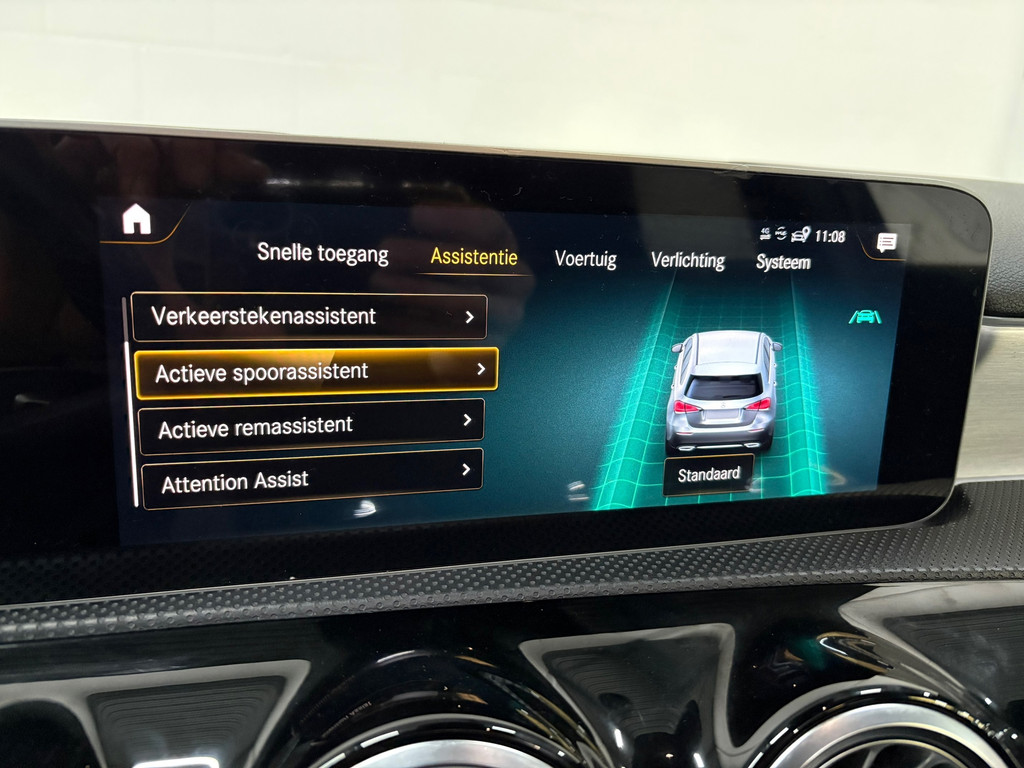 Mercedes-Benz A-klasse 200 Business Solution AMG Upgrade 19