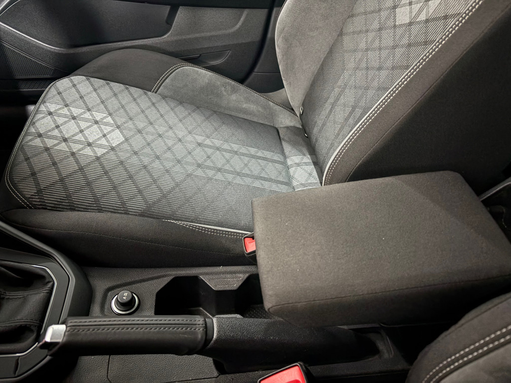 Volkswagen Taigo 1.5 TSI R-Line, BOMVOL, Pano, Beats audio 13