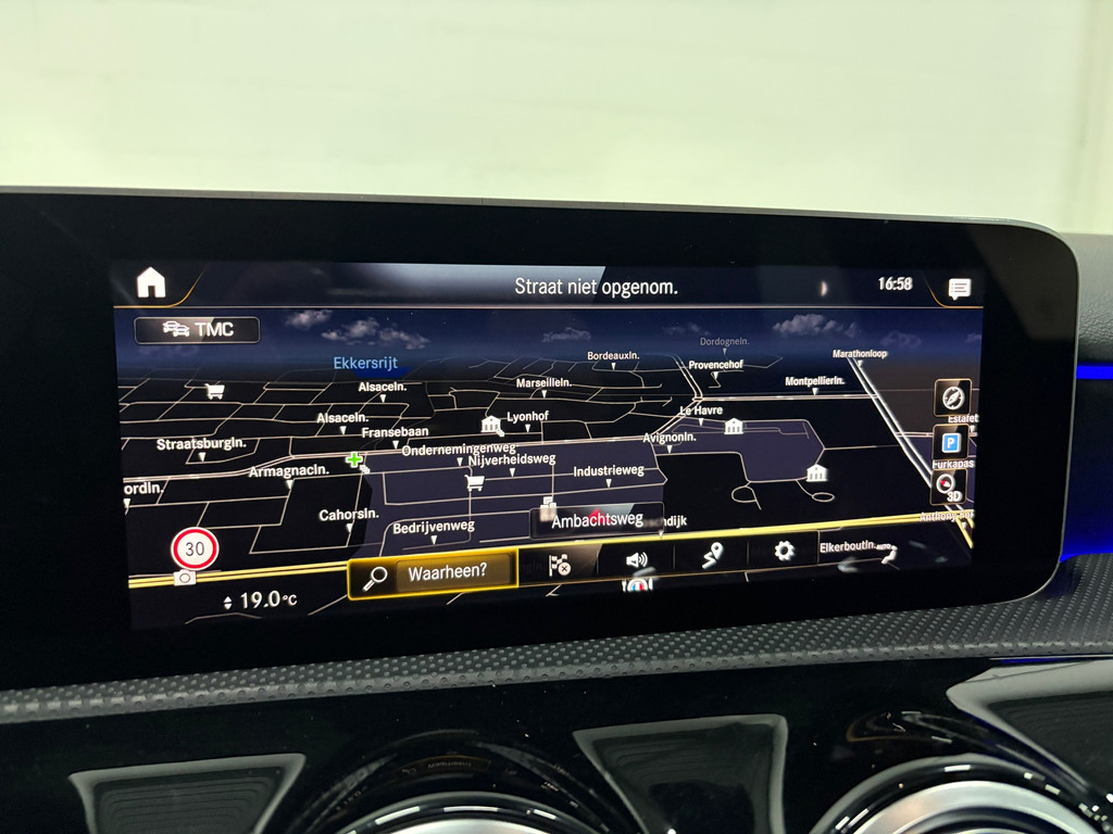 Mercedes-Benz A-klasse A200 AMG Pano*Sfeer*keyless 16