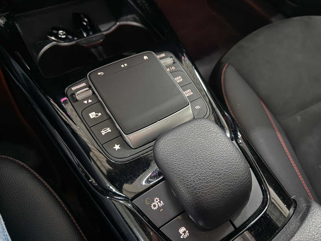 Mercedes-Benz A-klasse AMG A35 4MATIC Premium Panoramadak, Burmester 13