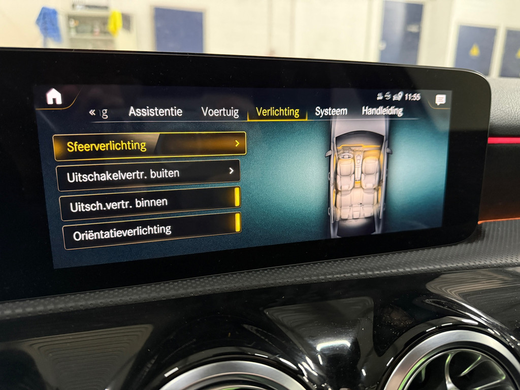 Mercedes-Benz A-klasse AMG A35 4MATIC Premium Panoramadak, Burmester 17