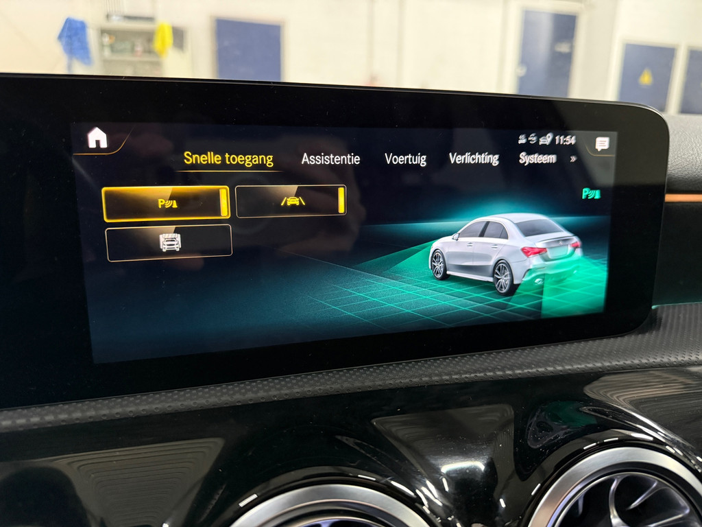 Mercedes-Benz A-klasse AMG A35 4MATIC Premium Panoramadak, Burmester 18