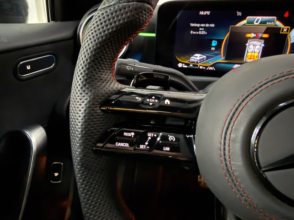 Mercedes-Benz A-klasse AMG A35 4MATIC Premium Panoramadak, Burmester 8