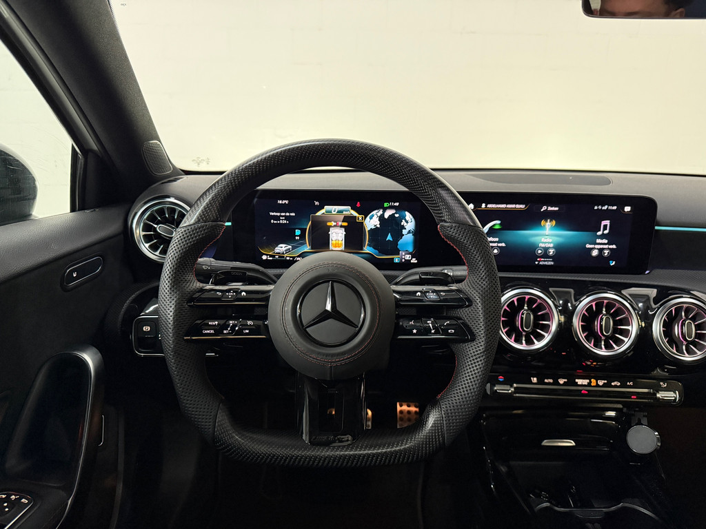 Mercedes-Benz A-klasse AMG A35 4MATIC Premium Panoramadak, Burmester 9