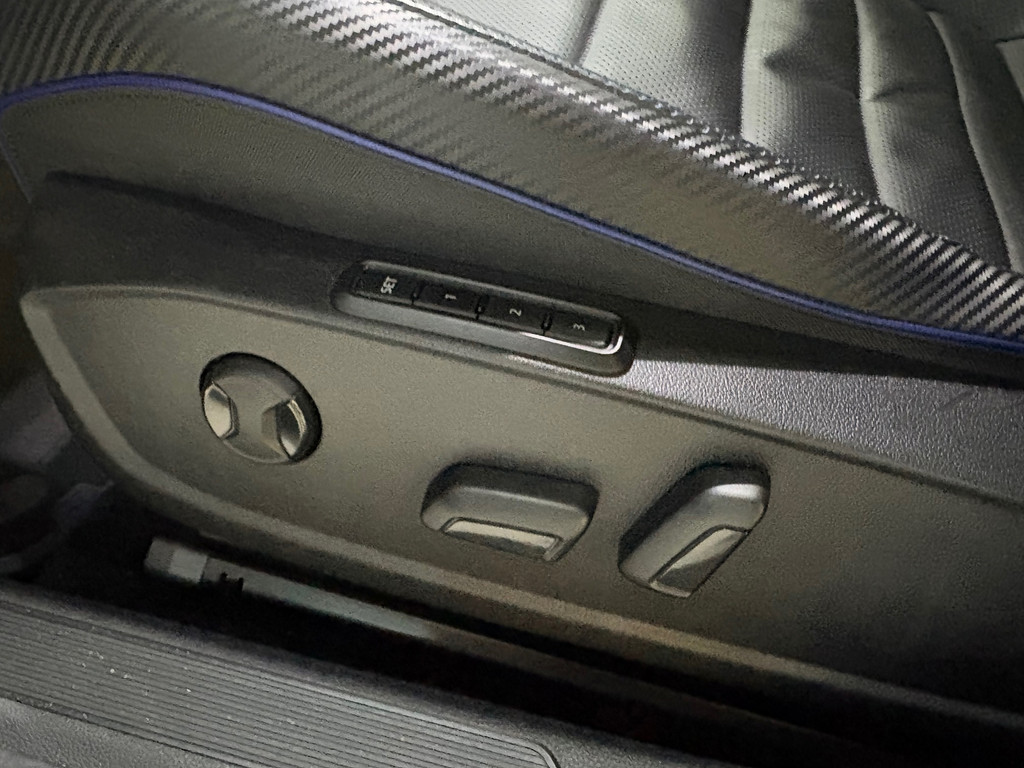 Volkswagen Golf 2.0 TSI R 4Motion, Pano, Akra, Downpipe, HK, HUD 7