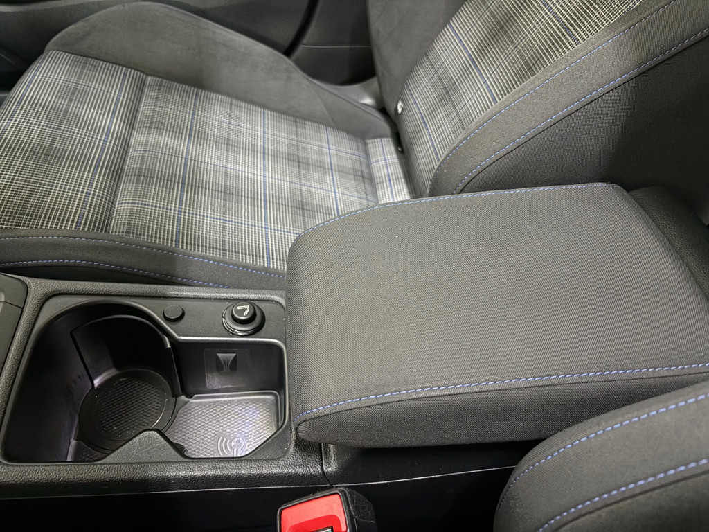 Volkswagen Golf 1.4 eHybrid GTE HUD*Cam*Side-assist 17