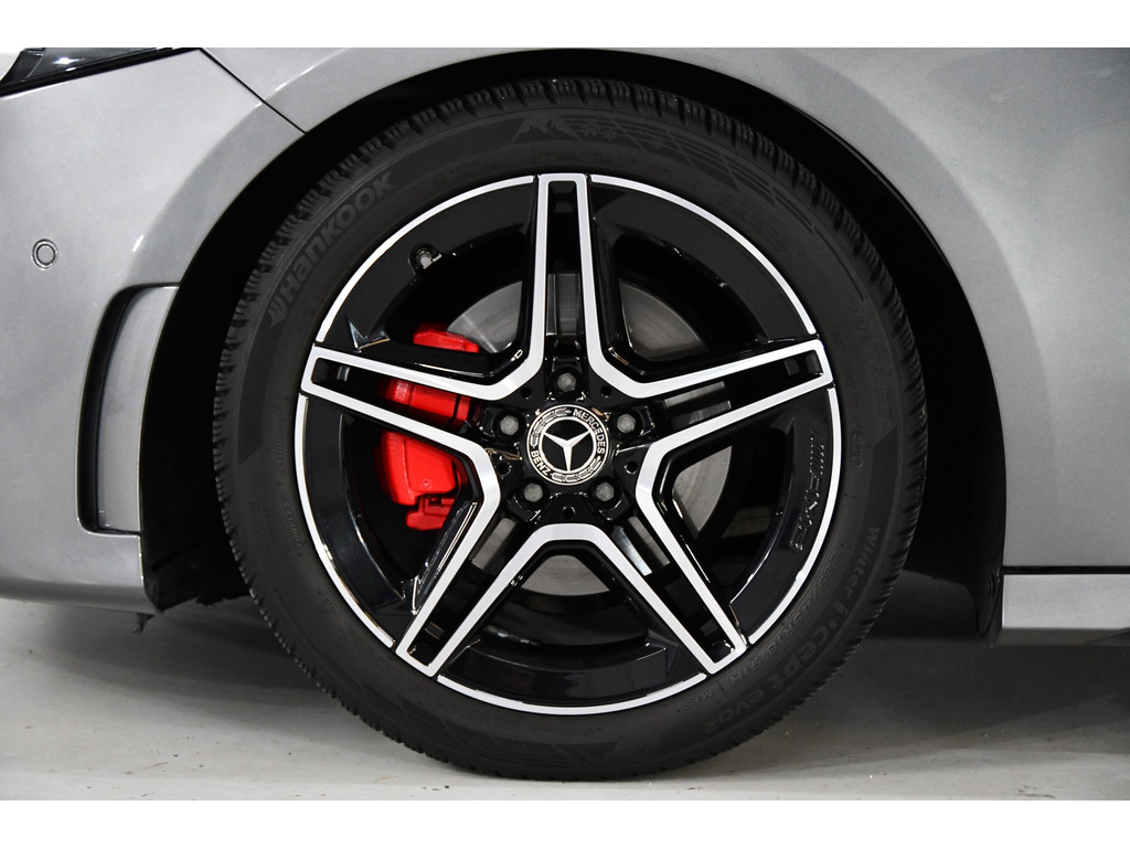 Mercedes-Benz A-klasse A200 AMG Pano*Camera*Keyless 1