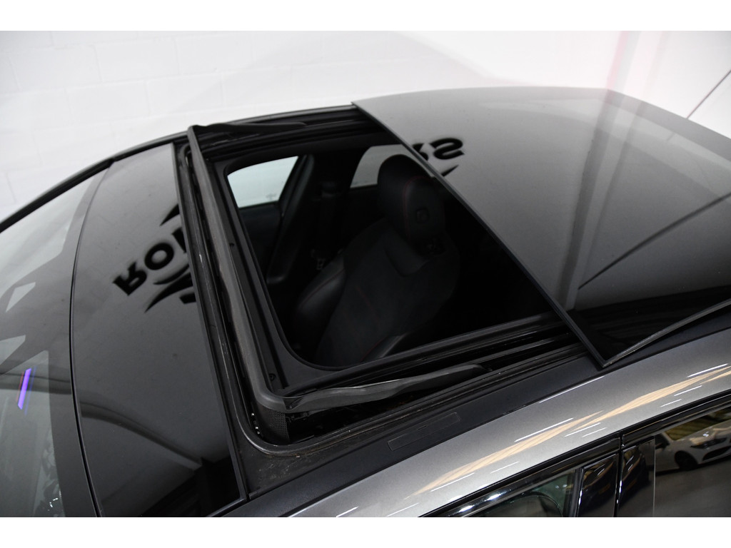 Mercedes-Benz A-klasse A200 AMG Pano*Camera*Keyless 2