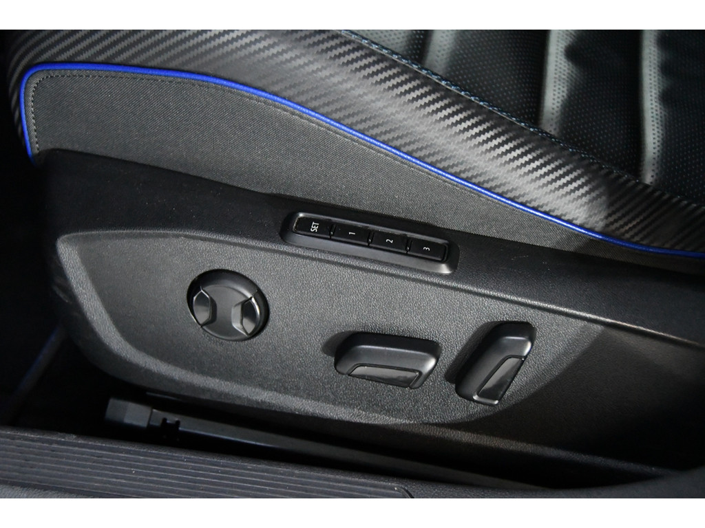 Volkswagen Golf 2.0 TSI R 4Motion Performance*AKra*Blindspot*Leder*Pano 5