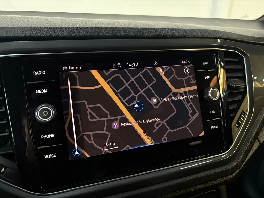 Volkswagen T-Roc 1.5 TSI R-Line Cam*Led*Keyless*Blindspot 18