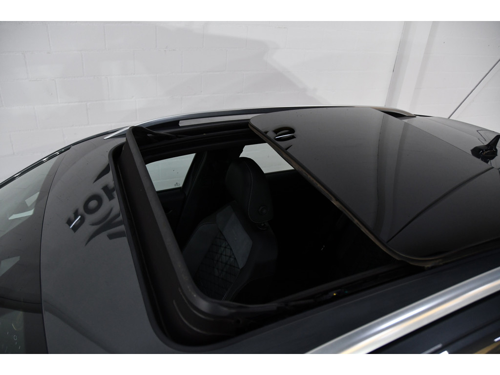 Volkswagen T-roc 1.5 TSI R-Line Cam*Led*Keyless*Pano 1