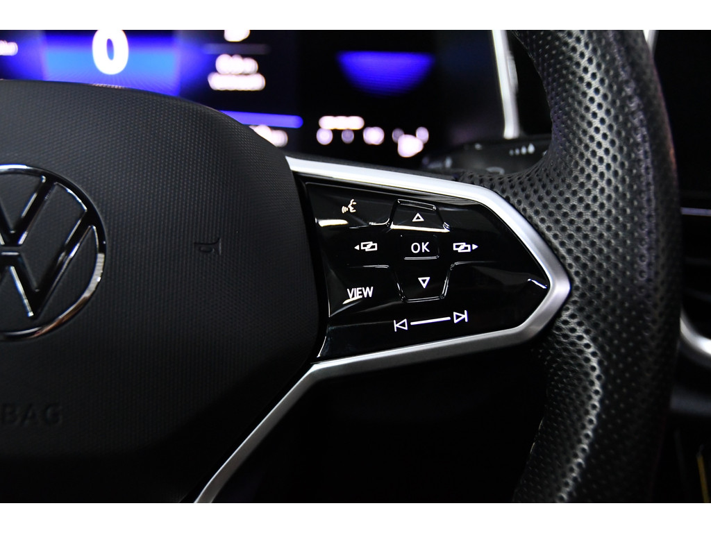 Volkswagen T-roc 1.5 TSI R-Line Cam*Led*Keyless*Pano 11