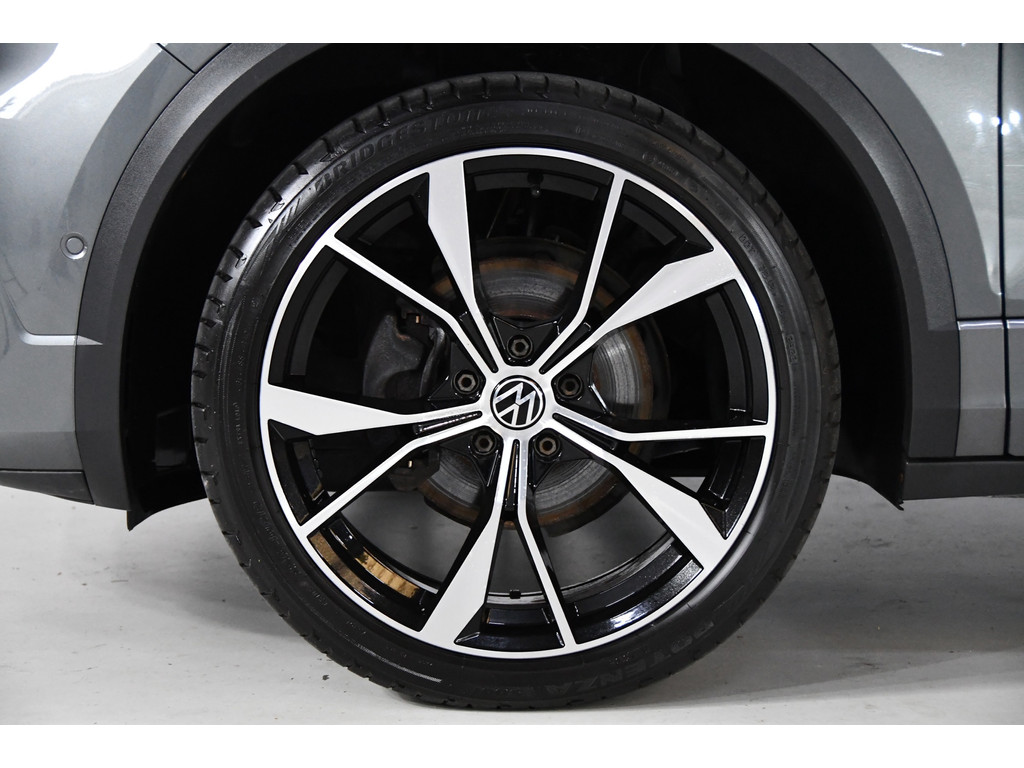 Volkswagen T-roc 1.5 TSI R-Line Cam*Led*Keyless*Pano 2