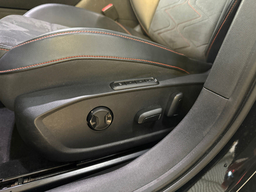 Seat Leon 1.4 TSI eHybrid PHEV FR Pano*Memorry*cam 18