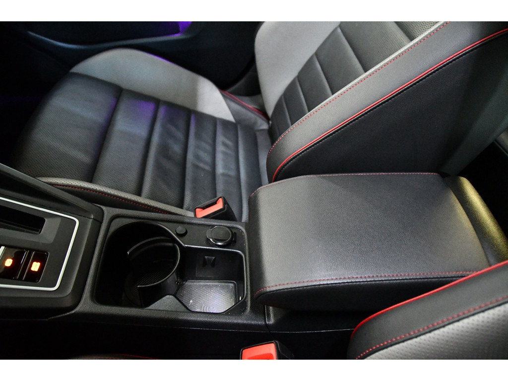 Volkswagen Golf 2.0 TSI GTI Clubsport, Pano, Sfeer 7