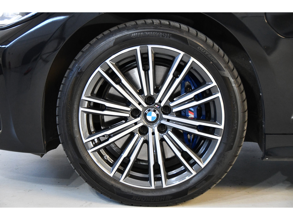 BMW 3-serie 330e M-pakket, Applecarplay, Sfeerverlichting 1