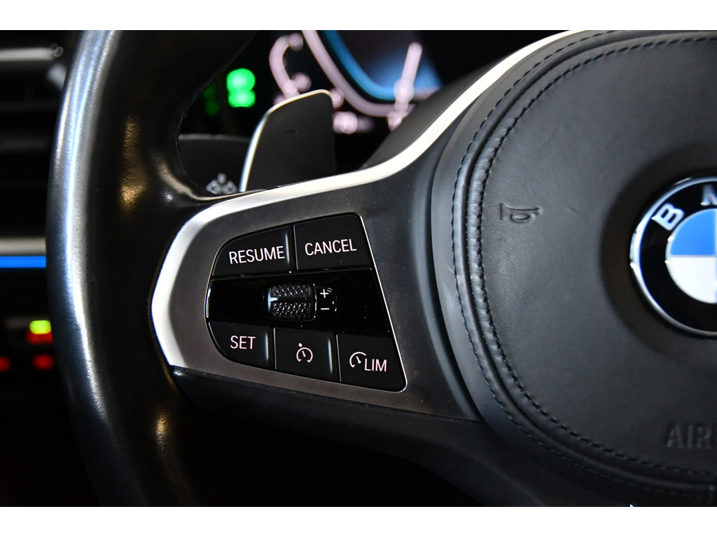 BMW 3-serie 330e M-pakket, Applecarplay, Sfeerverlichting 9