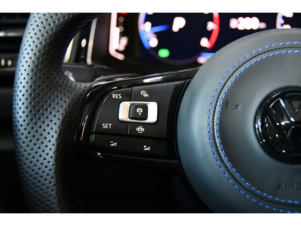 Volkswagen T-ROC 2.0 TSI 4Motion R Performence Akra Pano 11