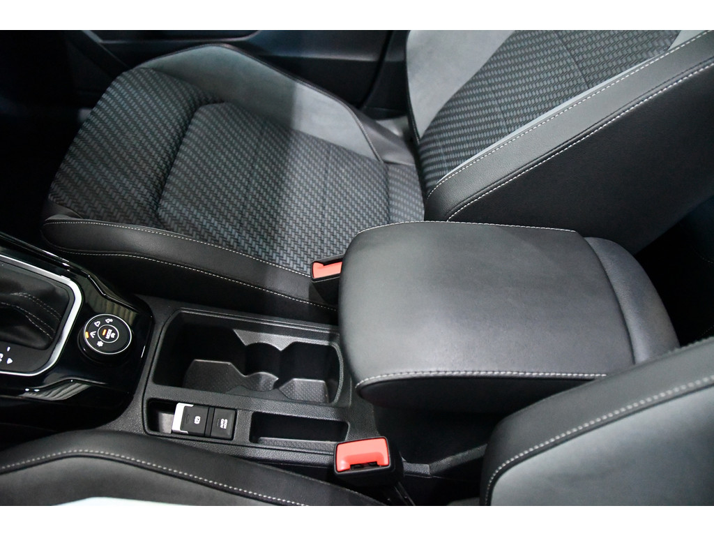 Volkswagen T-ROC 2.0 TSI 4Motion R Performence Akra Pano 28