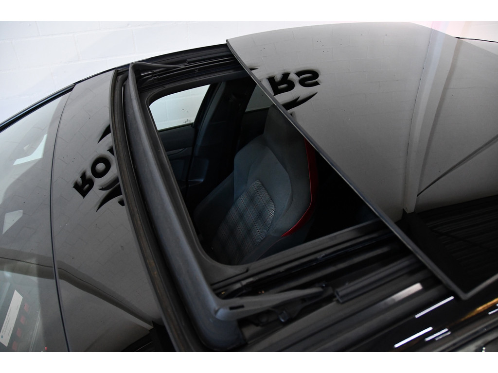 Volkswagen Golf 2.0 TSI GTI 1