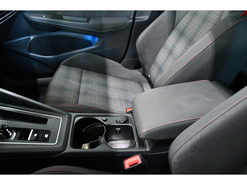 Volkswagen Golf 2.0 TSI GTI 6