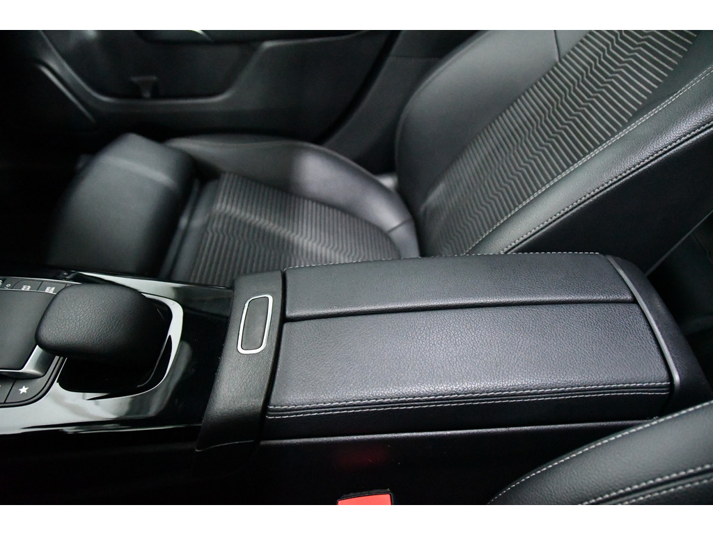 Mercedes-Benz A-klasse 250 Sport, Pano, Applecarplay 12