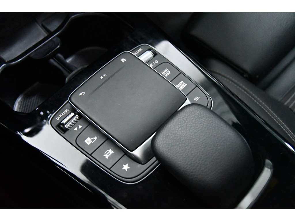 Mercedes-Benz A-klasse 250 Sport, Pano, Applecarplay 19