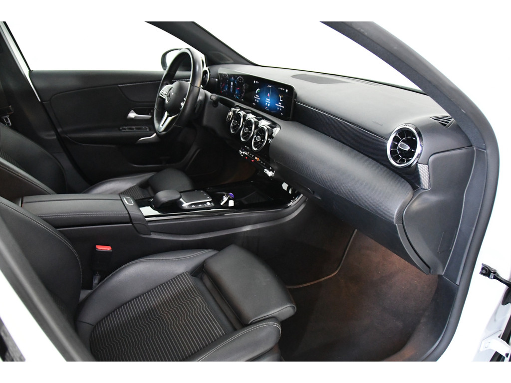 Mercedes-Benz A-klasse 250 Sport, Pano, Applecarplay 6