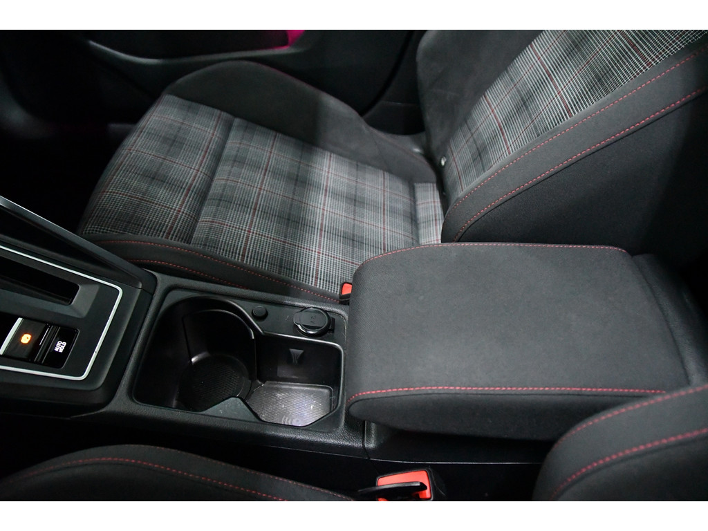 Volkswagen Golf 2.0 TSI GTI*Pano*H&K*Blindspot*Keyless 24