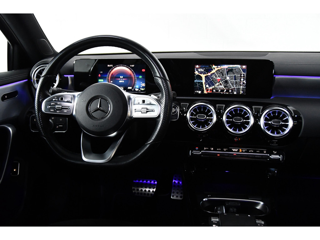 Mercedes-Benz A-klasse 250e, AMG-line, Pano, Burmester, Sfeer 10
