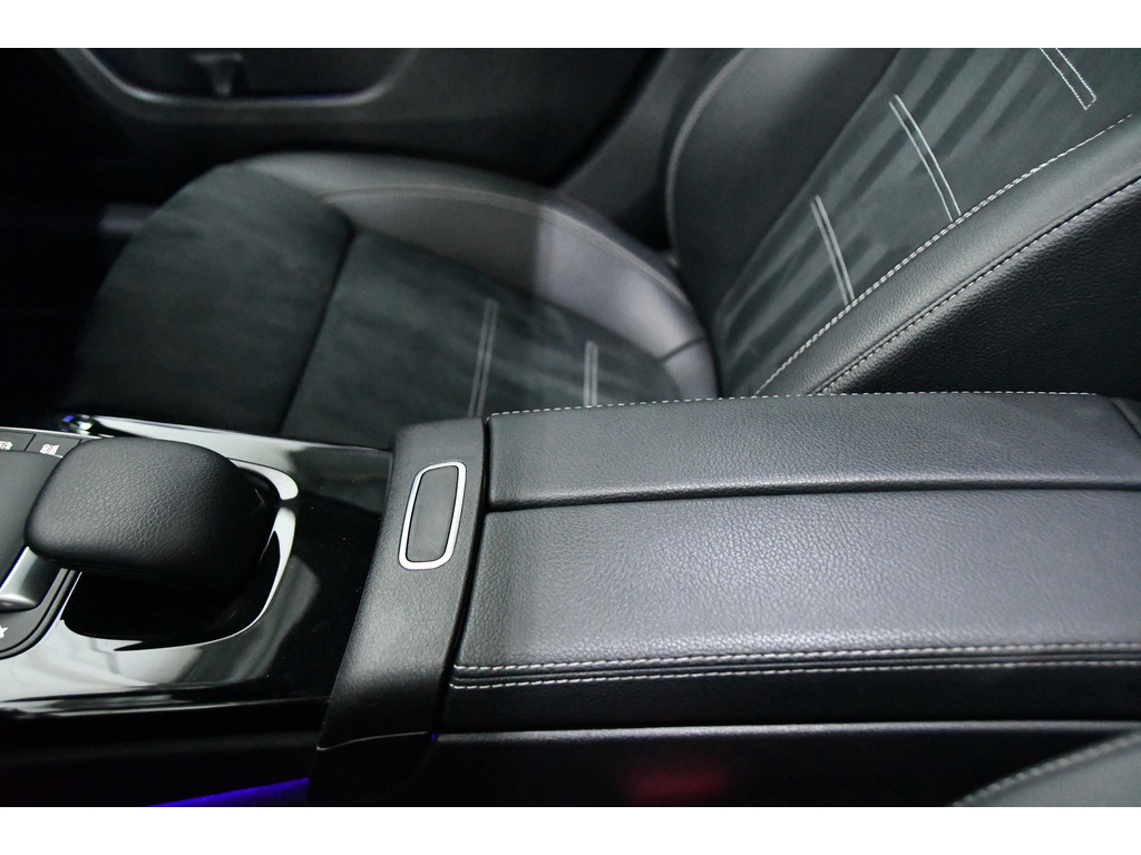 Mercedes-Benz A-klasse 250e, AMG-line, Pano, Burmester, Sfeer 28