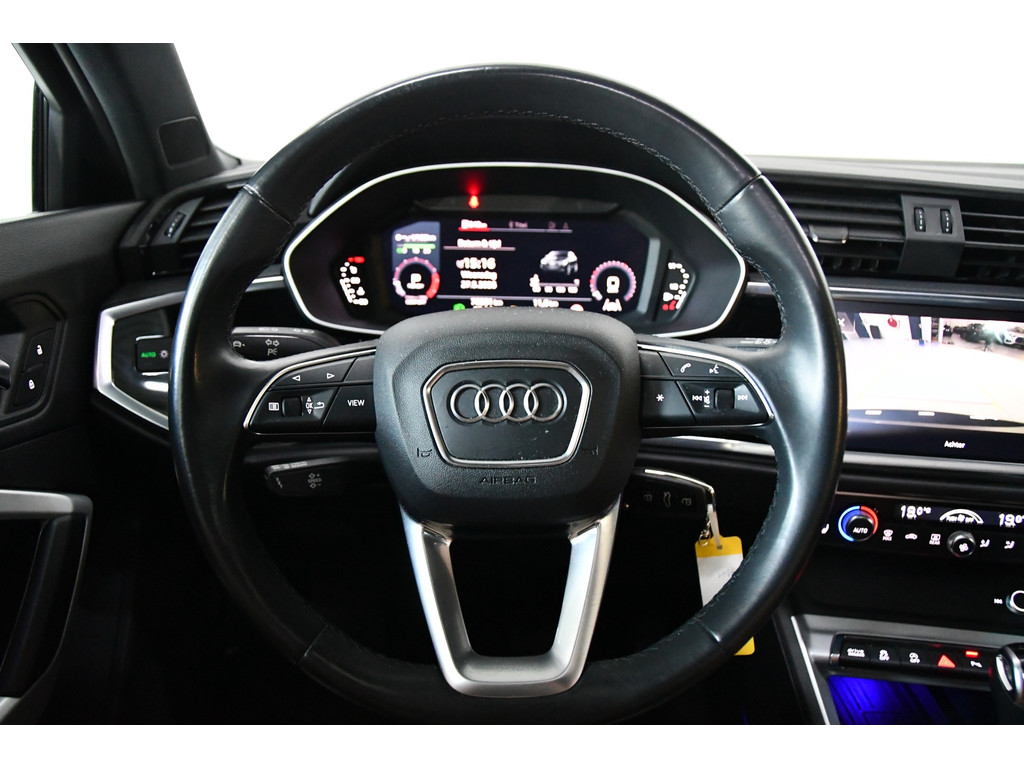 Audi Q3 SPORTBACK 35 TFSI S-line, Pano, Side assist, Blackline 10