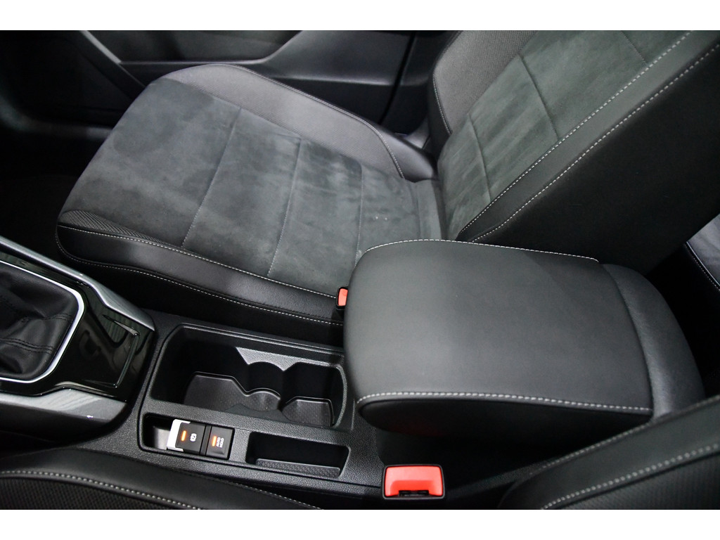 Volkswagen T-roc 1.5 TSI Highline*Pano*Blindspot*keyless 19