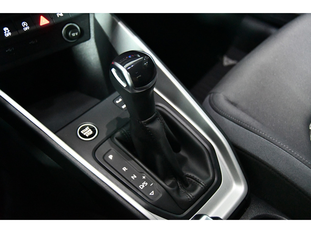 Audi A1 citycarver 30 TFSI, Camera, CarPlay, Automaat 15