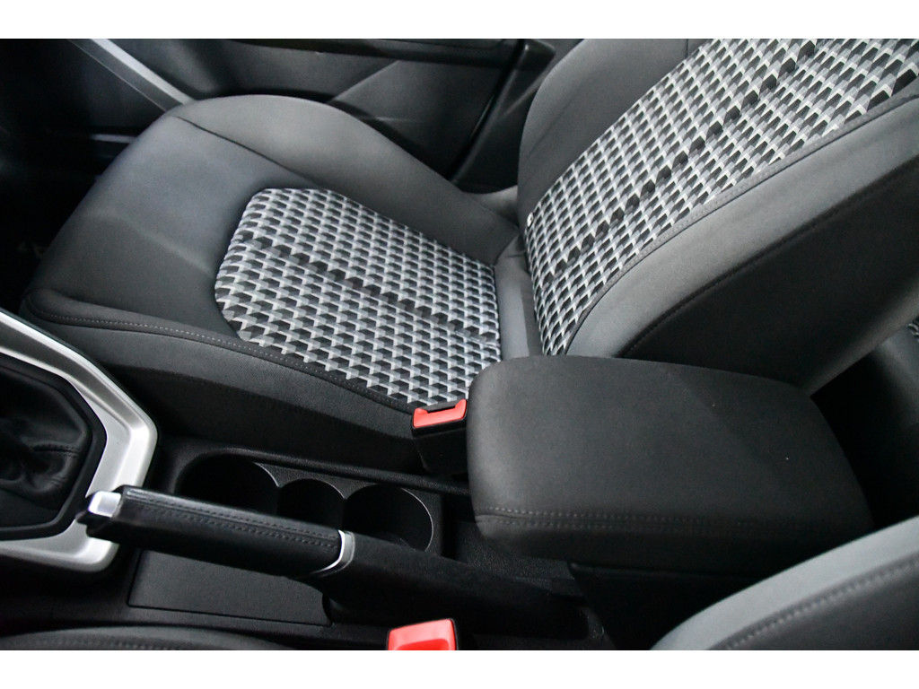 Audi A1 citycarver 30 TFSI, Camera, CarPlay, Automaat 16