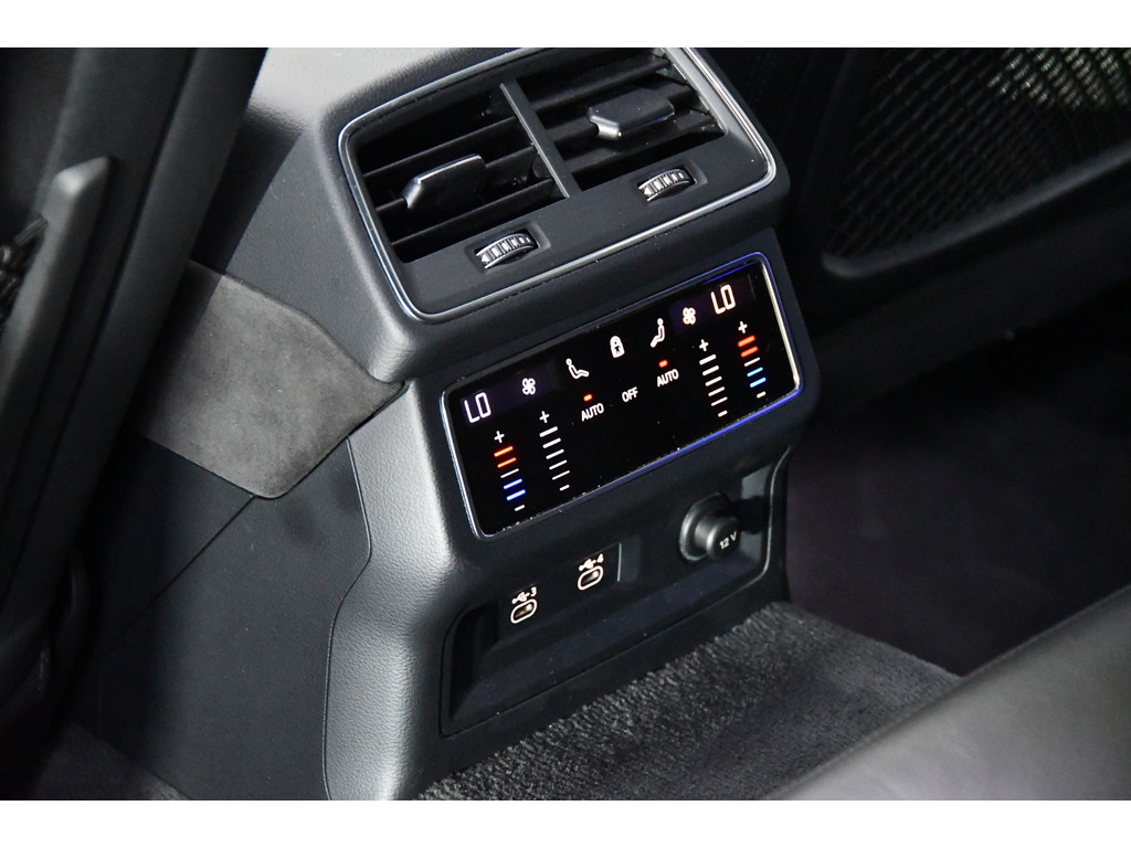 Audi A6 Avant RS6 quattro, Pano,Keram,HUD,Downpipe,Softclose 8
