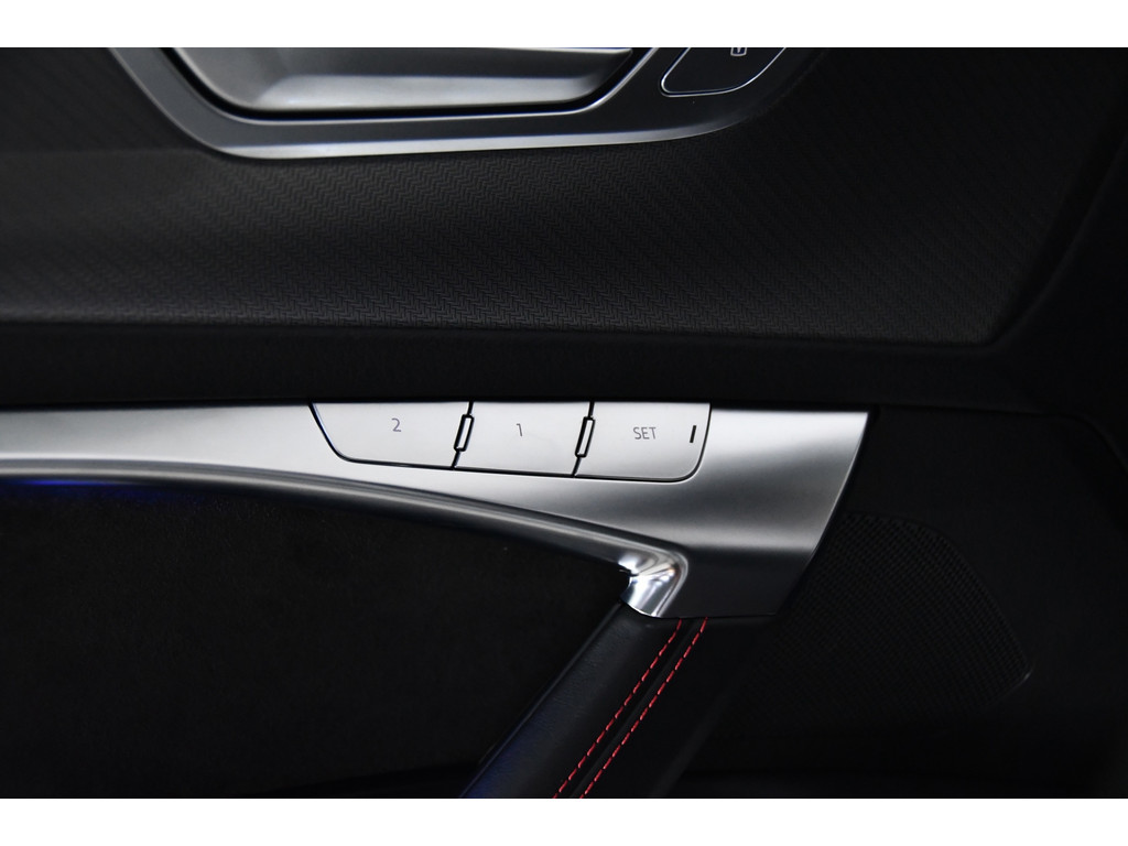 Audi A6 Avant RS6 quattro, Pano,Keram,HUD,Downpipe,Softclose 9