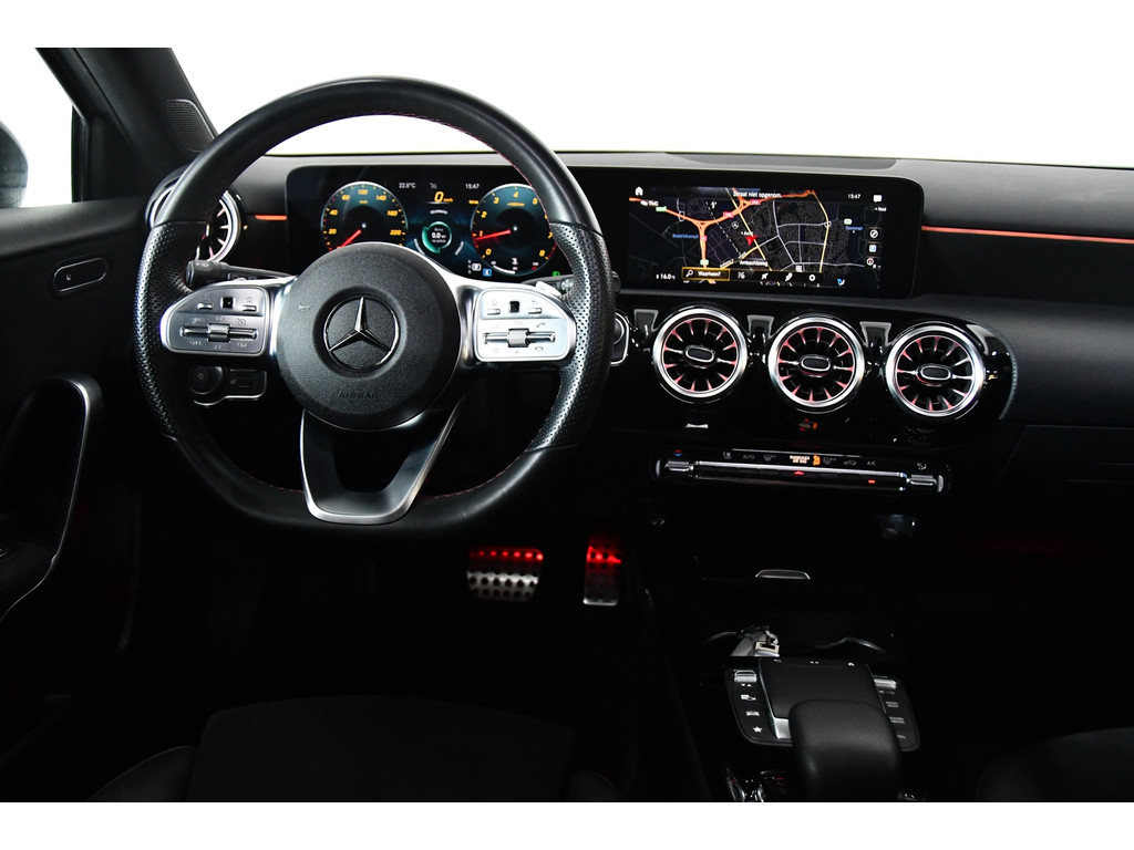 Mercedes-Benz A-klasse 180 Business Solution AMG Pano,Burmester,Sfeer 10